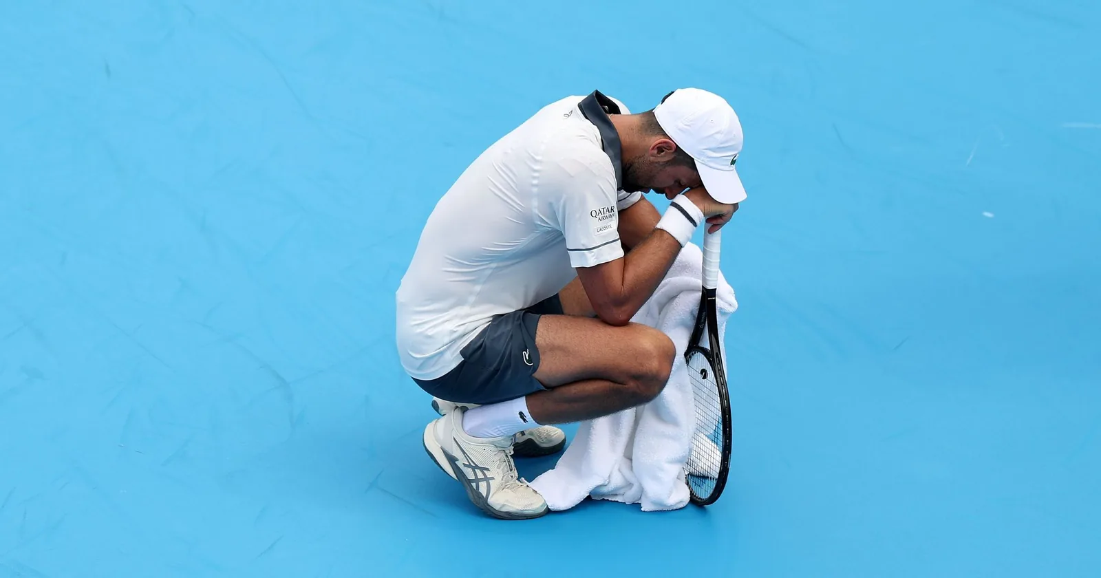 Djokovic abbozza: "Quando fa caldo e umido ho questo problema da tanto tempo" - eurosport.it