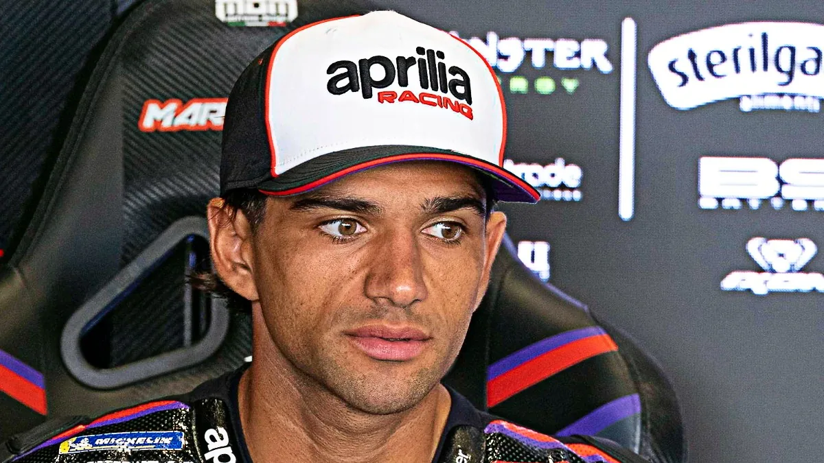 LIVE MotoGP Silverstone, caccia alle super Aprilia. Alle 14 il via del GP
