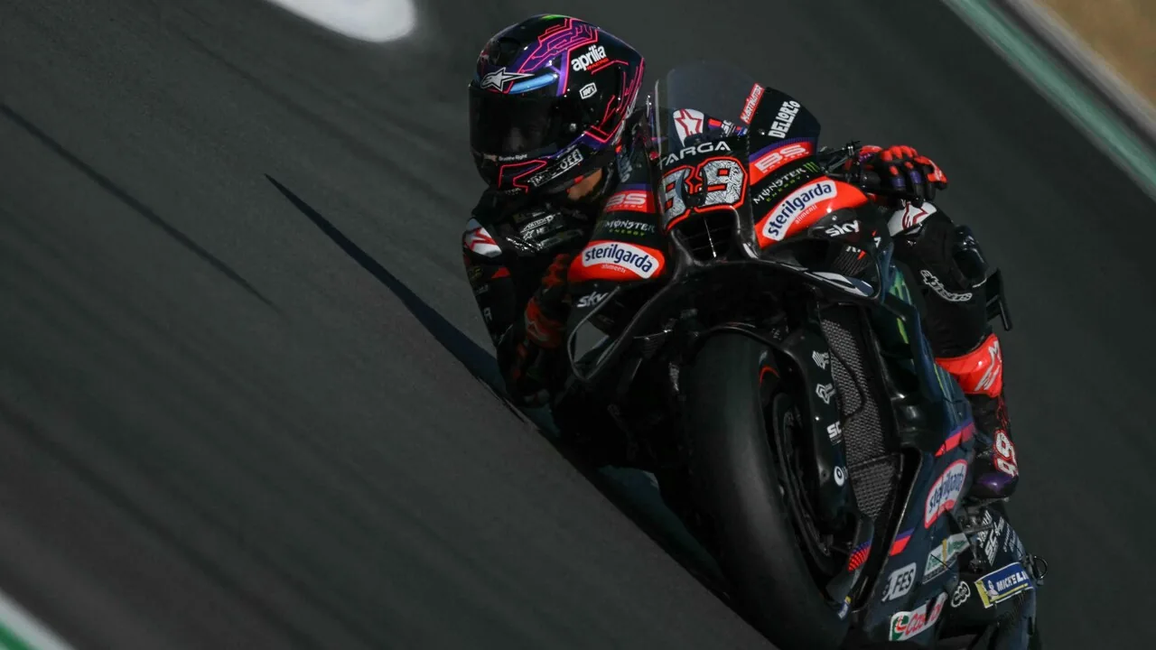 LIVE Silverstone MotoGP Sprint: Martin guida su Ogura e Bezzecchi. Diggia 4°