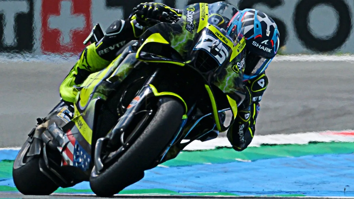 APRILIA DOMINA CON UNA TRIPLETTA NELLA GARA LUNGA DEL GP DI GRAN BRETAGNA