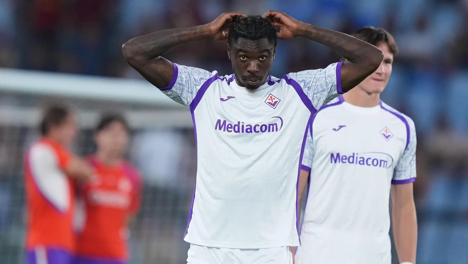 Kean-Fiorentina, è rottura totale: arriva in ritardo e rifiuta di allenarsi, vuole la cessione. Cosa è successo