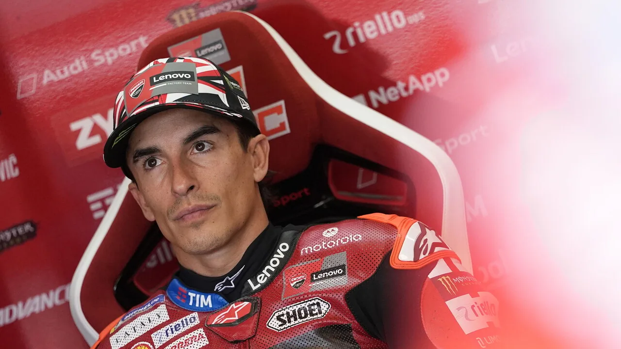 Misano, Bezzecchi vola in pole. Marquez: "Marco ha fatto 1'29" e ho detto 'ciao ciao'..." - La Gazzetta dello Sport