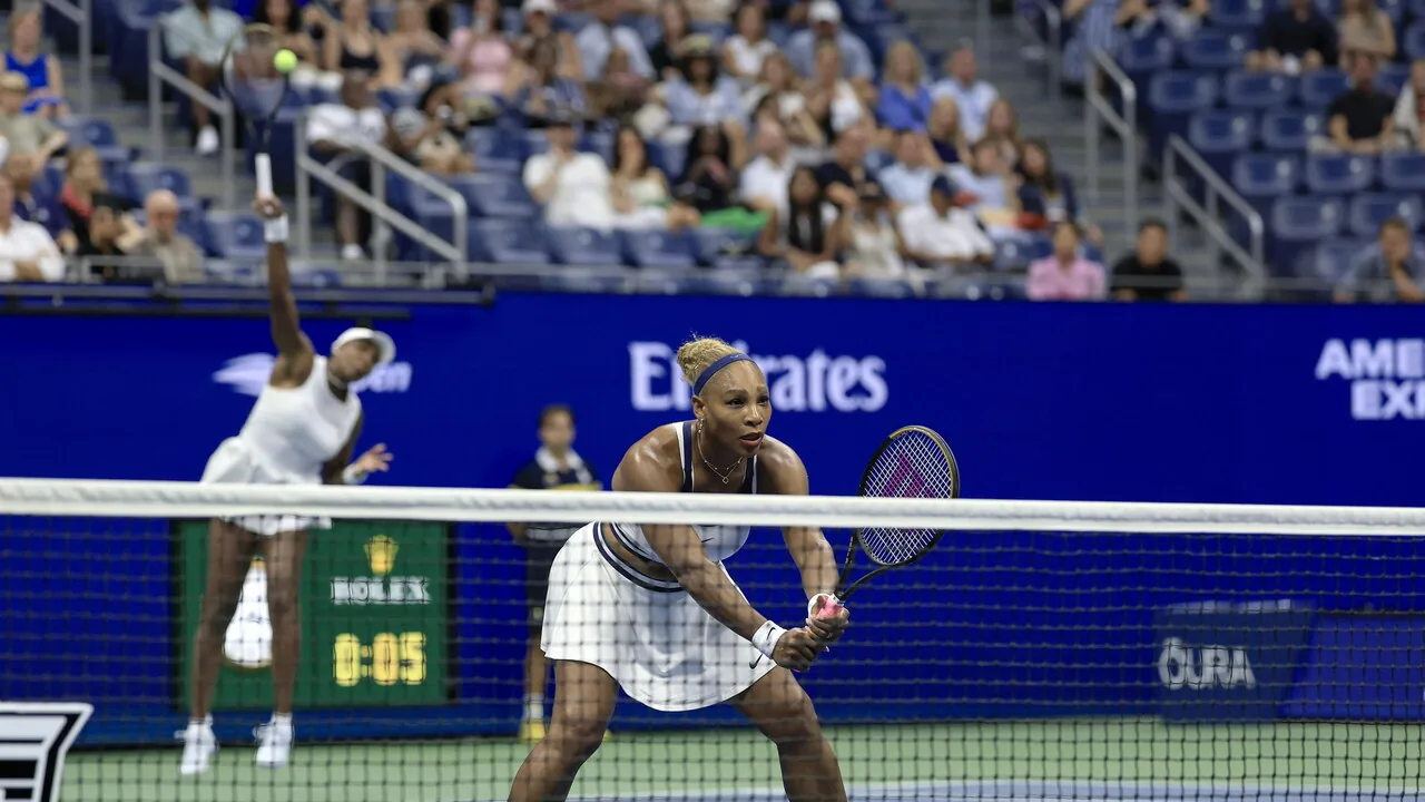 Serena e Venus lottano, ma cedono dopo 3 ore